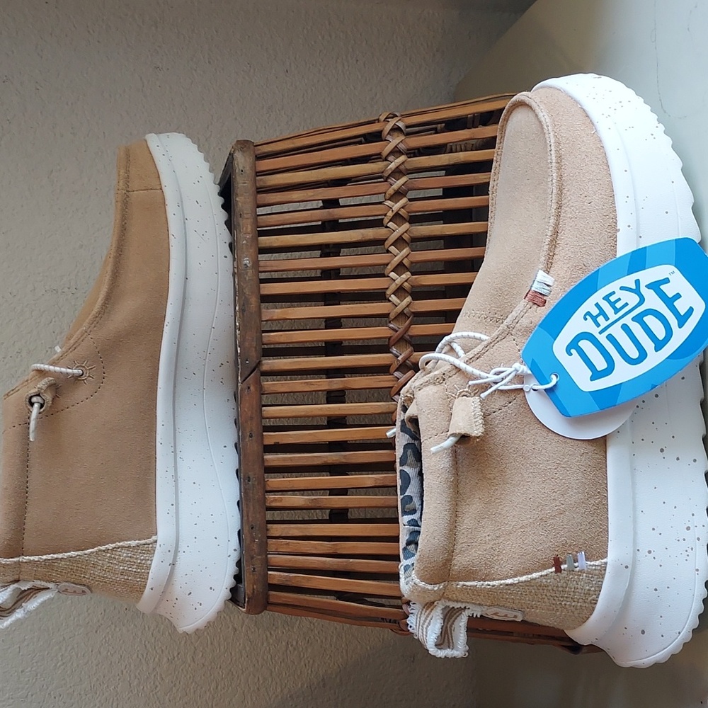 Hey Dude bootie/sneaker. Wendy Peak, suede, 9.